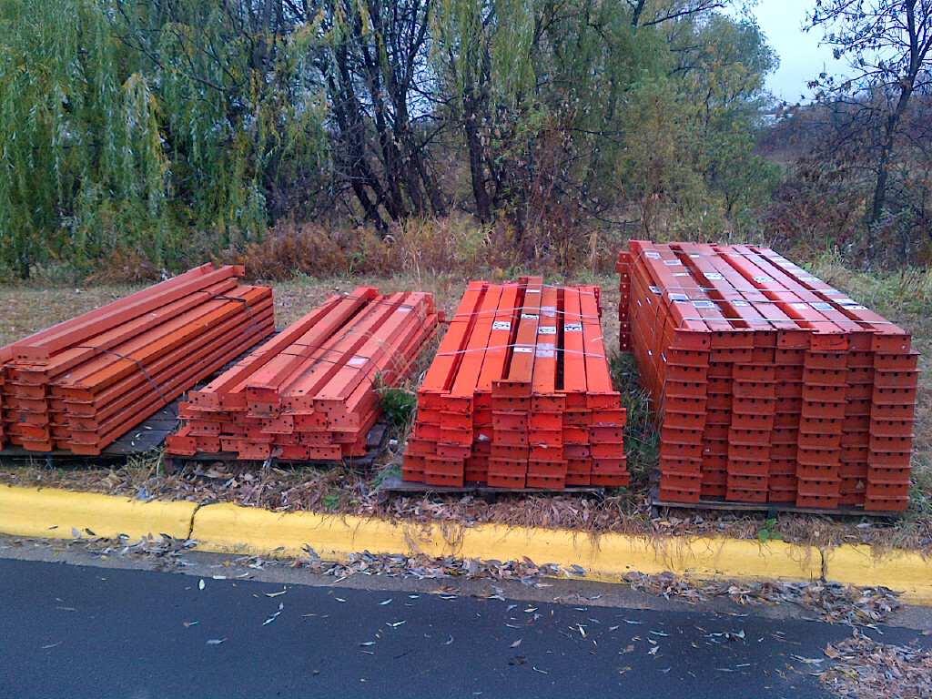 Installation of pallet racking